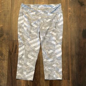 Old Navy XL Yoga 7/8 length gray pants
